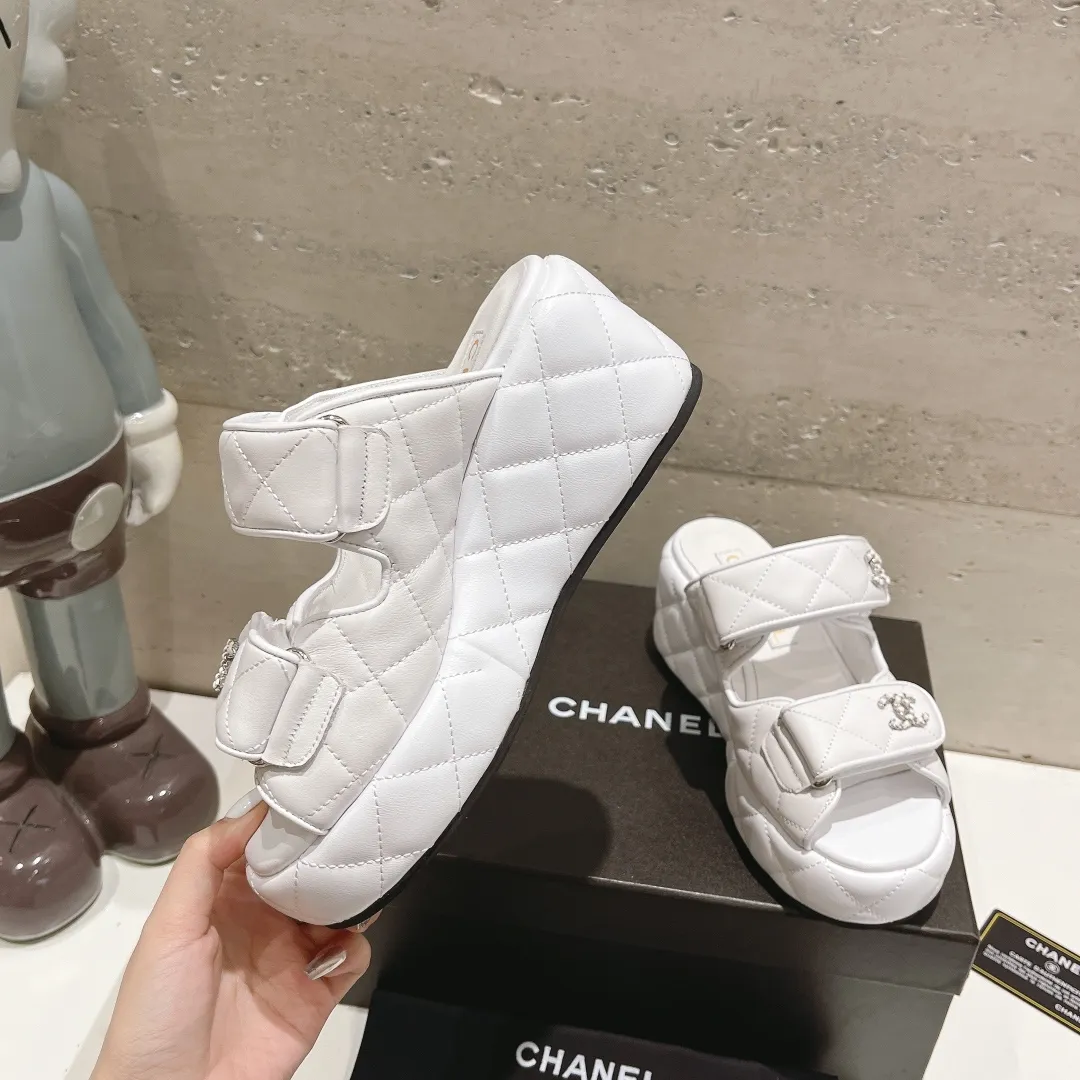 👟👟Ex-factory price 520👟👟 (top version) CHANEL Chanel C Jia Xiaoxiang 24ss new wedge heel open toe high heel sandals Top counter quality, don’t be super stunning the moment you put it on your feet🔥All materials are customized according to the original version! Upper: imported cowhide, lining: imported sheepskin, feet: sheepskin, sole: original outsole, size: 34-41